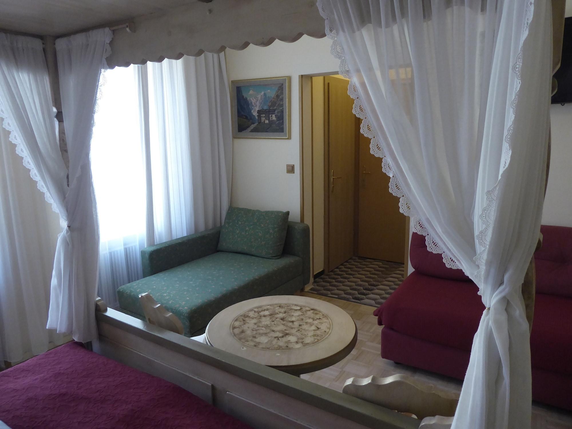 Bed & Breakfast Adlerhof 2*
